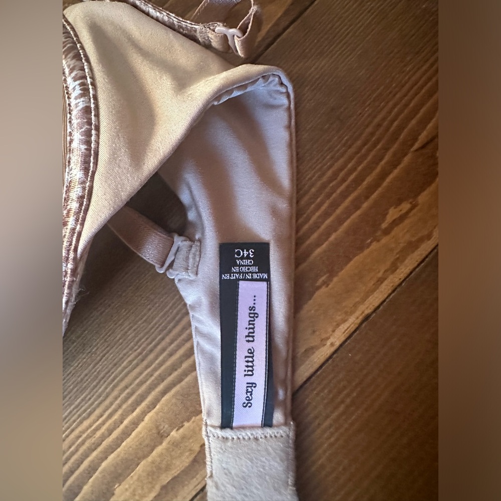 VICTORIAS SECRET beige bra. 34C - Picture 3 of 4